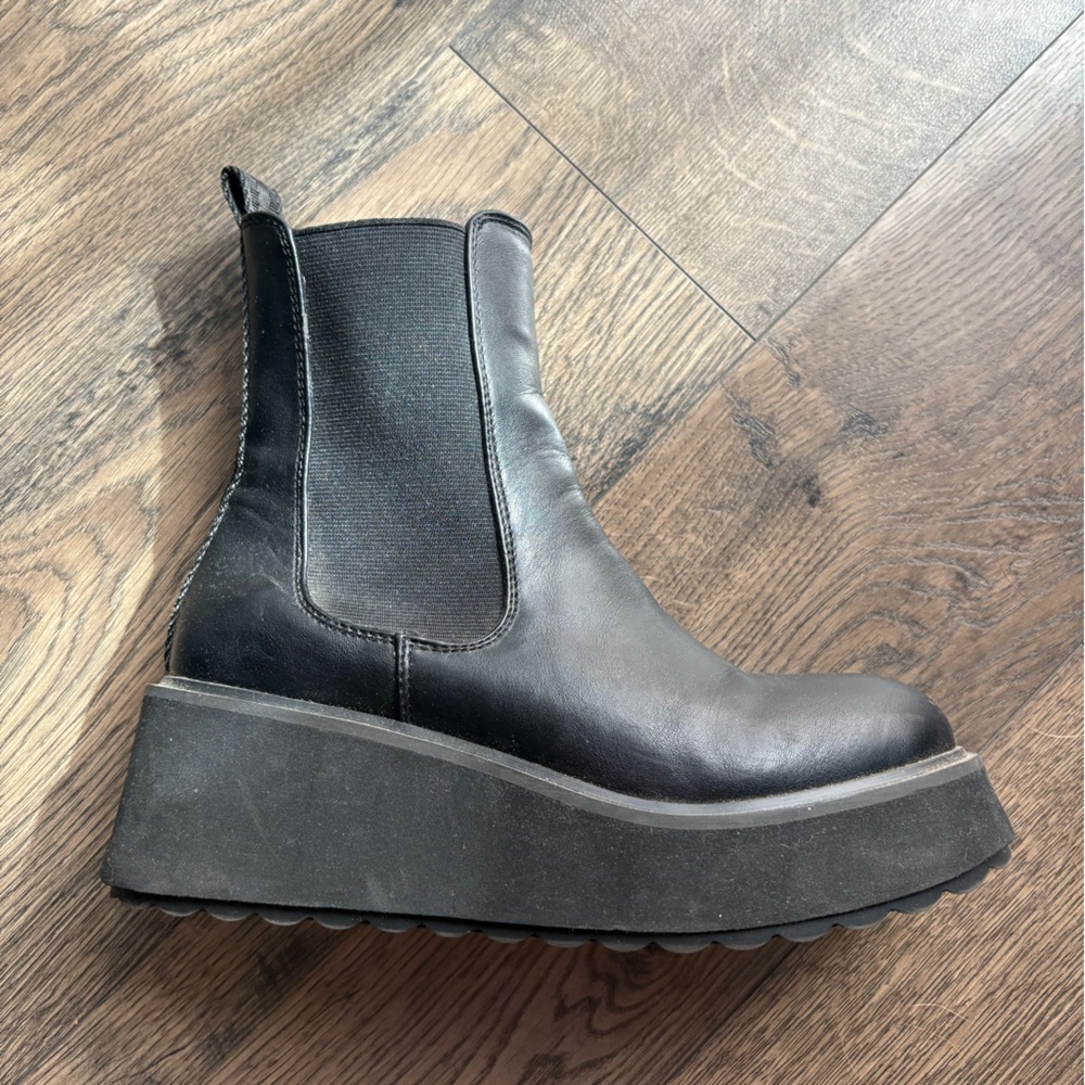 Rocket Dog Heyday All Black “Leather” Platform Chelsea Boots